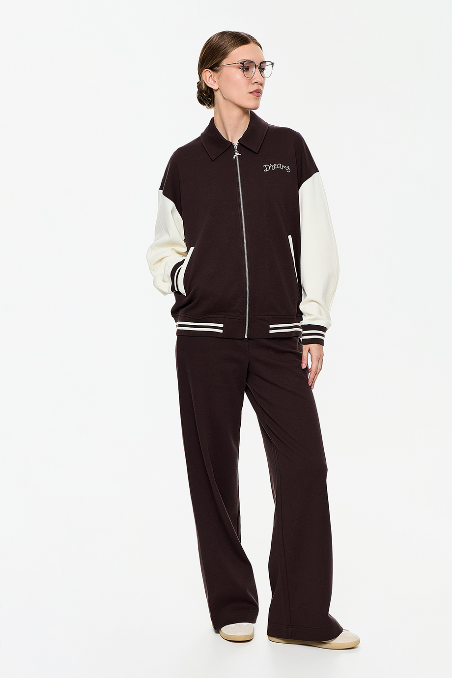 Бомбер трикотажный с вышивкой