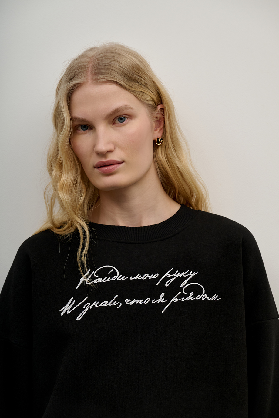 Свитшот с вышивкой