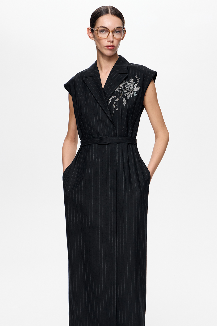 Платье-жилет с вышивкой