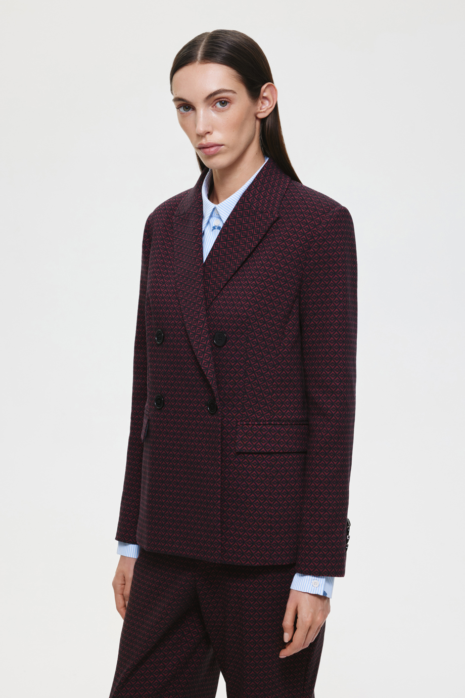 Жакет полуприлегающий из жаккарда