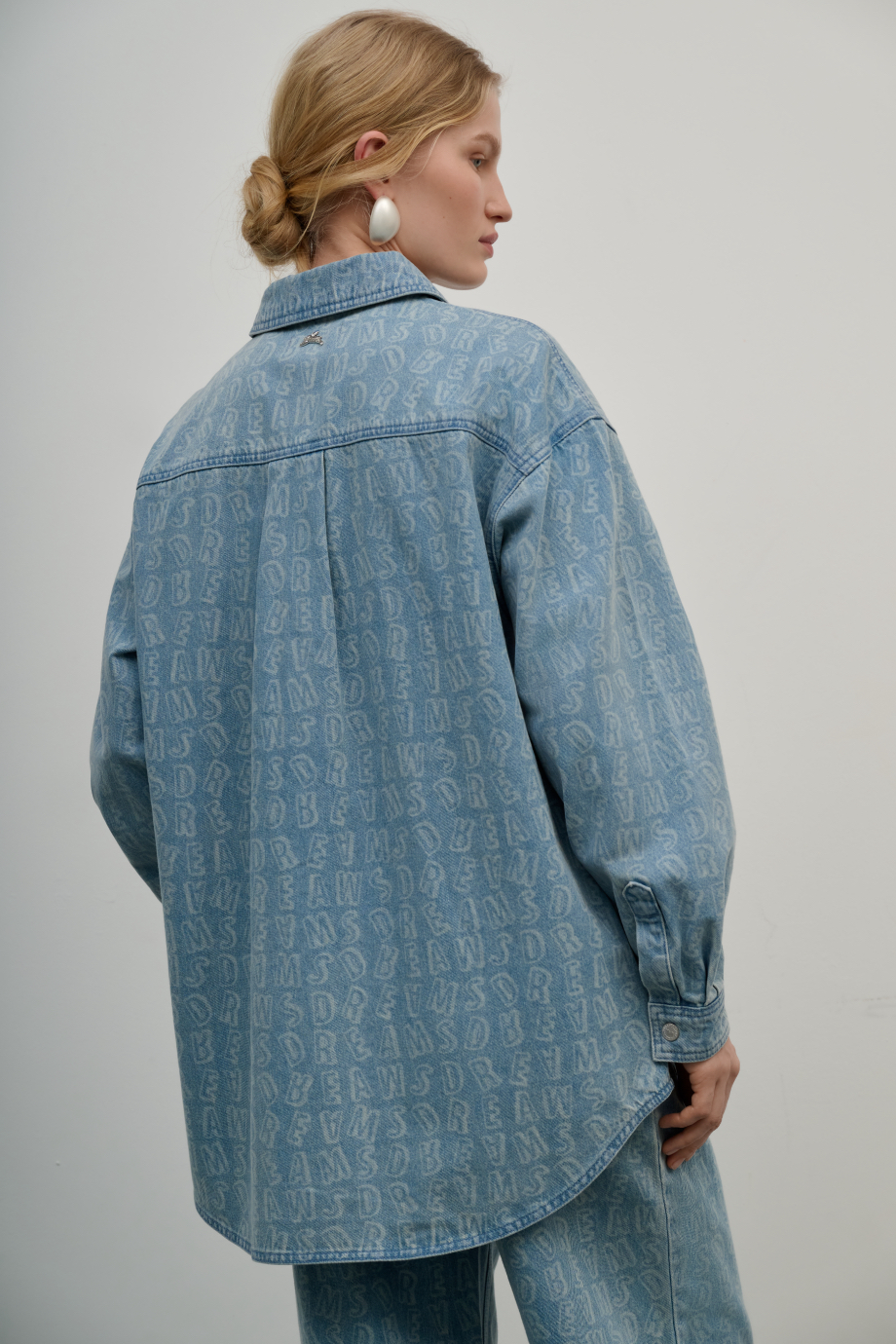 Джинсовая рубашка