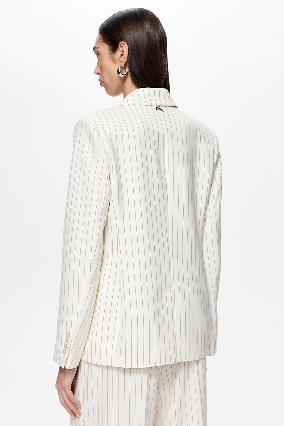 Жакет двубортный с вышивкой