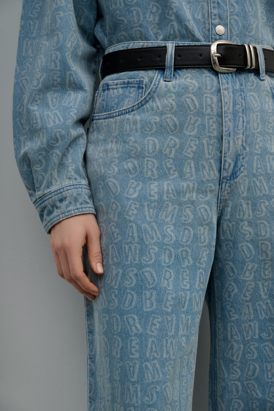 Джинсы Wide Leg с лазерным принтом