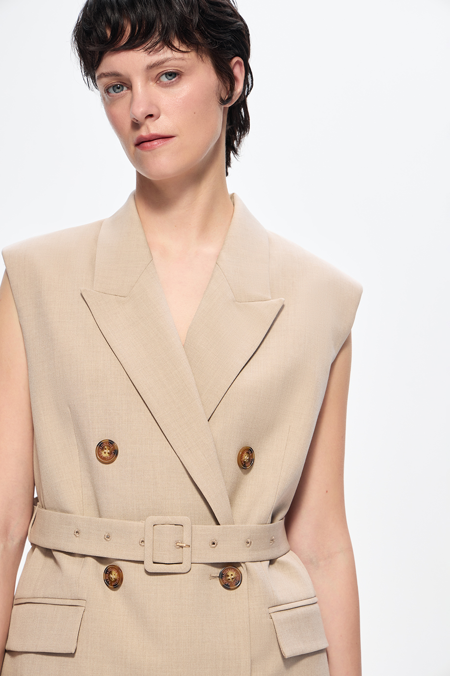 Жилет двубортный