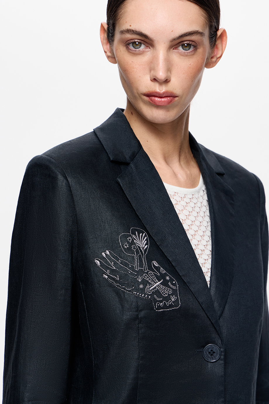 Жакет льняной с вышивками