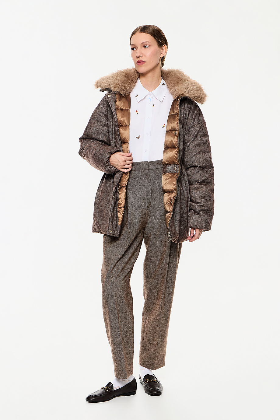 Куртка приталенная с меховым воротником