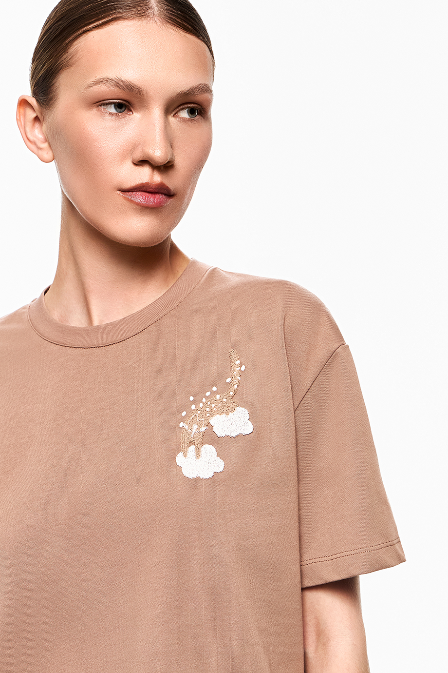 Футболка с вышивкой