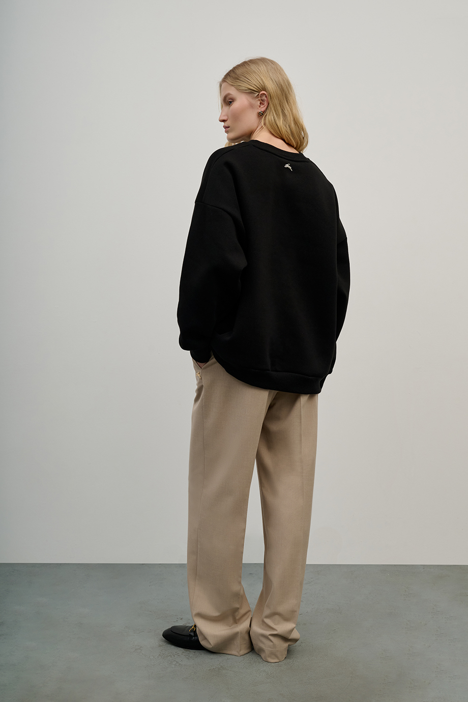 Свитшот с вышивкой