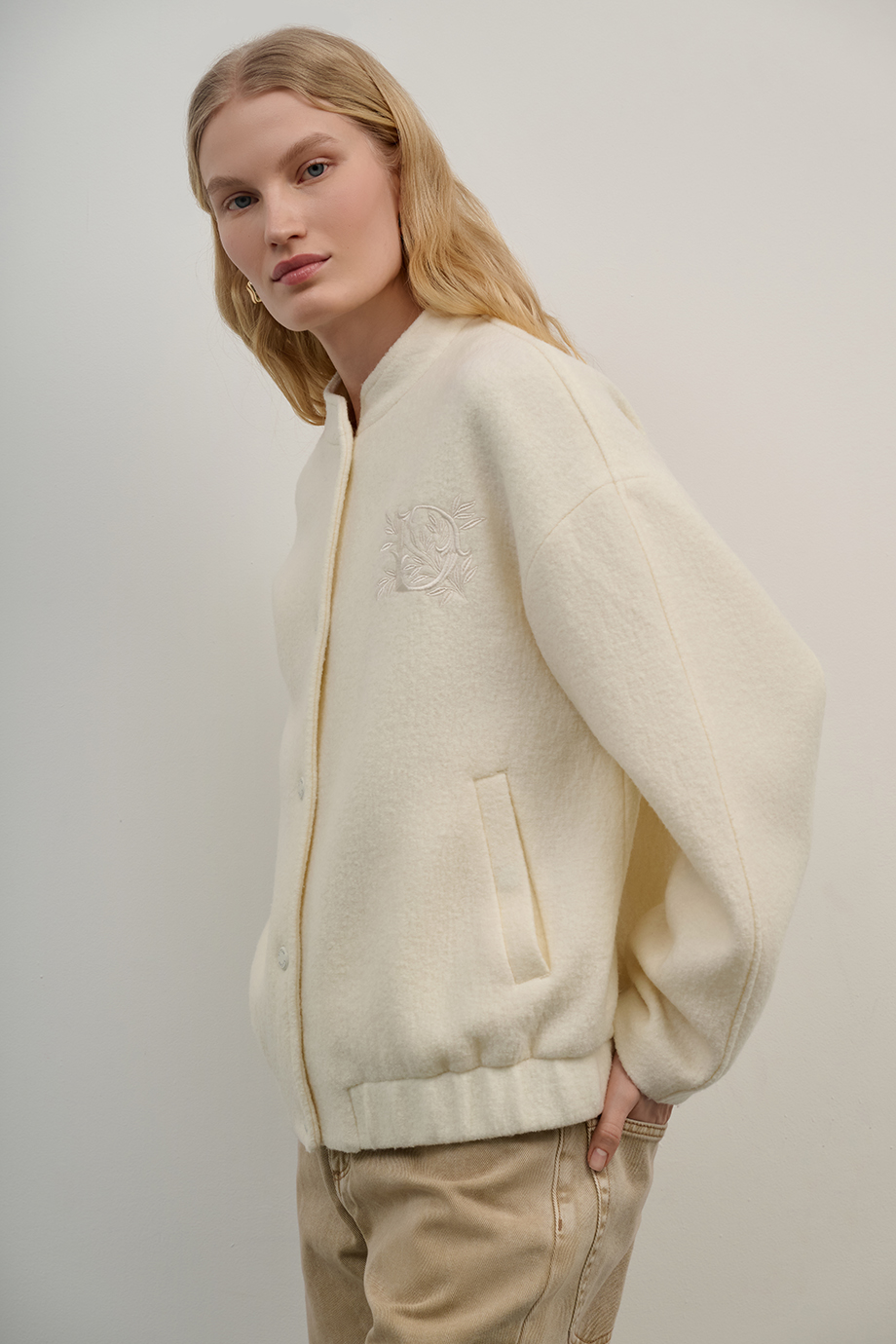 Бомбер из шерсти букле