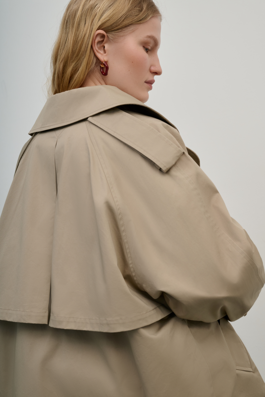 Укороченный плащ