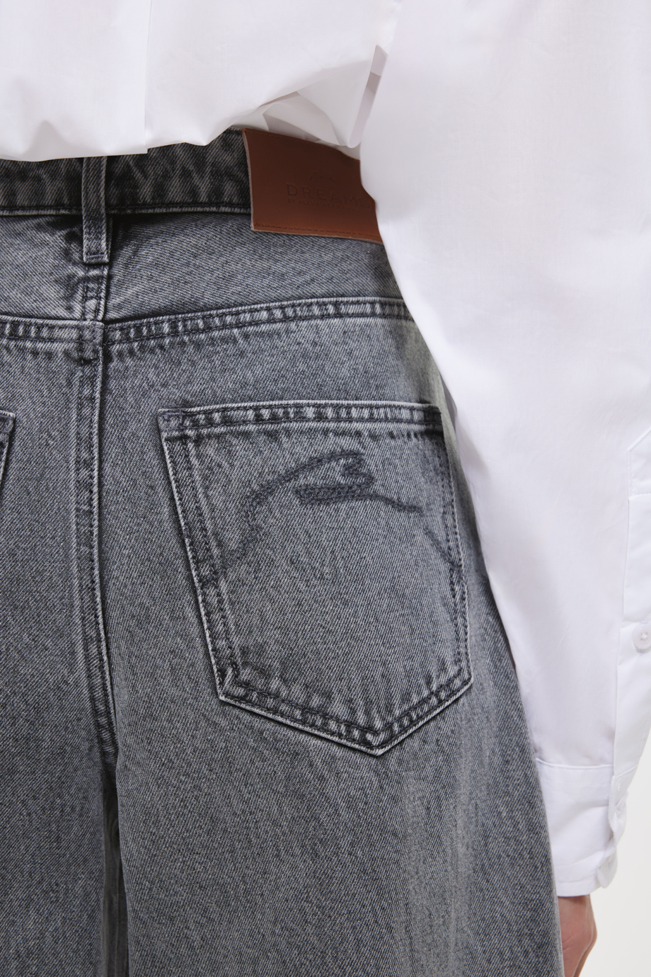 Джинсы Barrel Leg