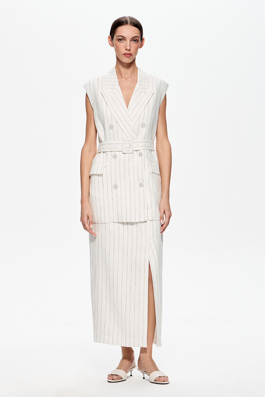 Жилет двубортный из смесового льна