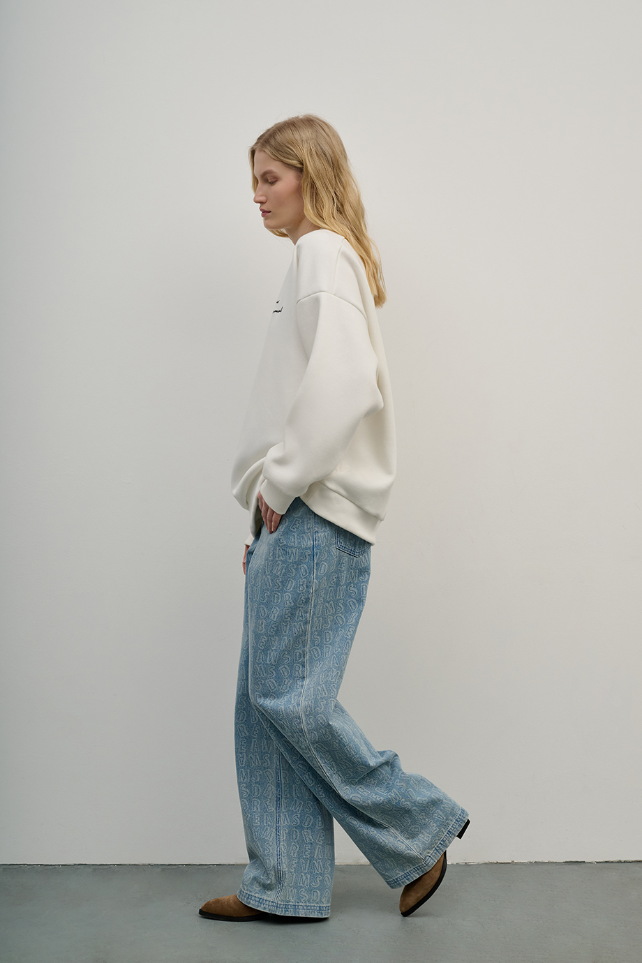 Свитшот с вышивкой