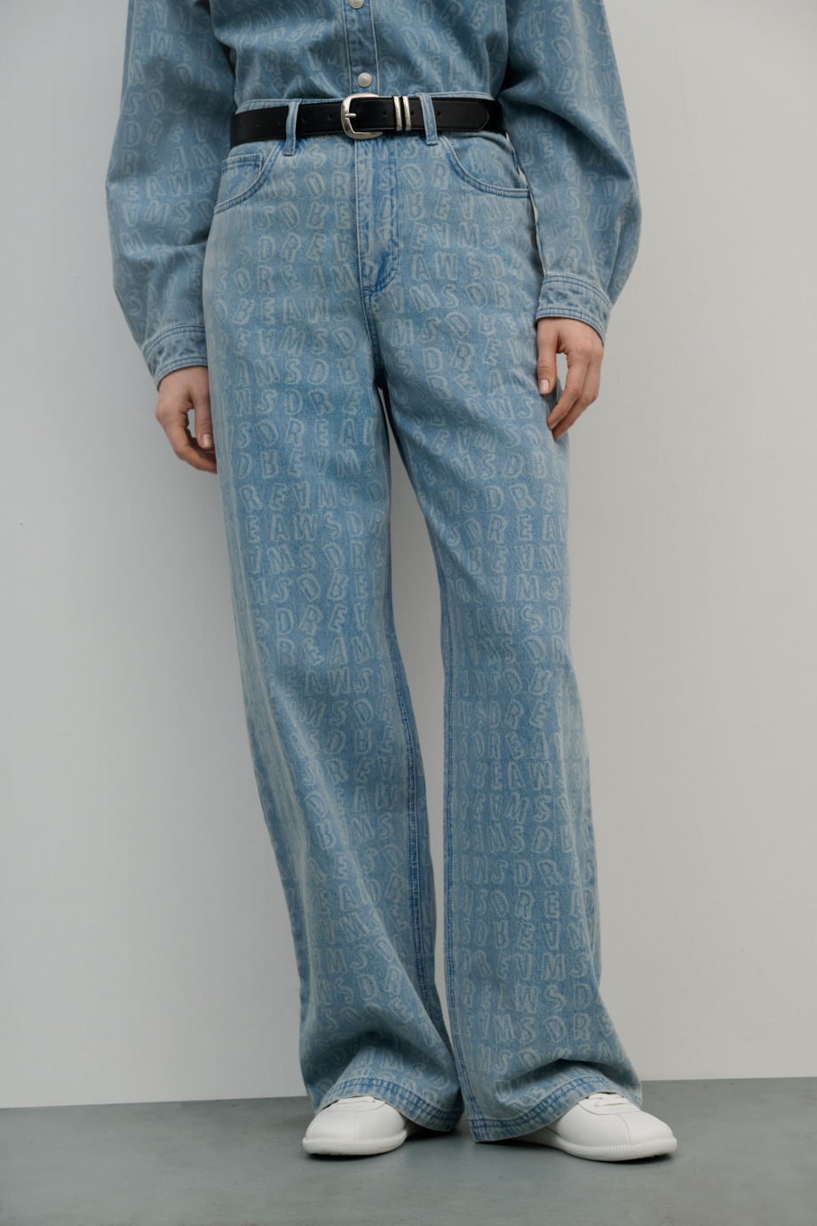 Джинсы Wide Leg с лазерным принтом