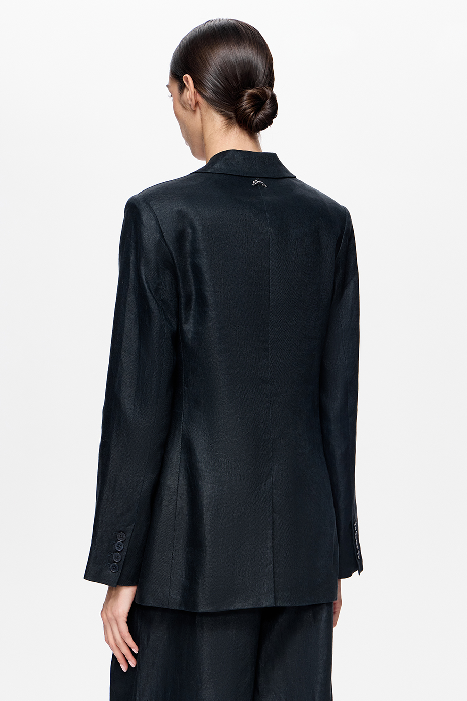 Жакет льняной с вышивками