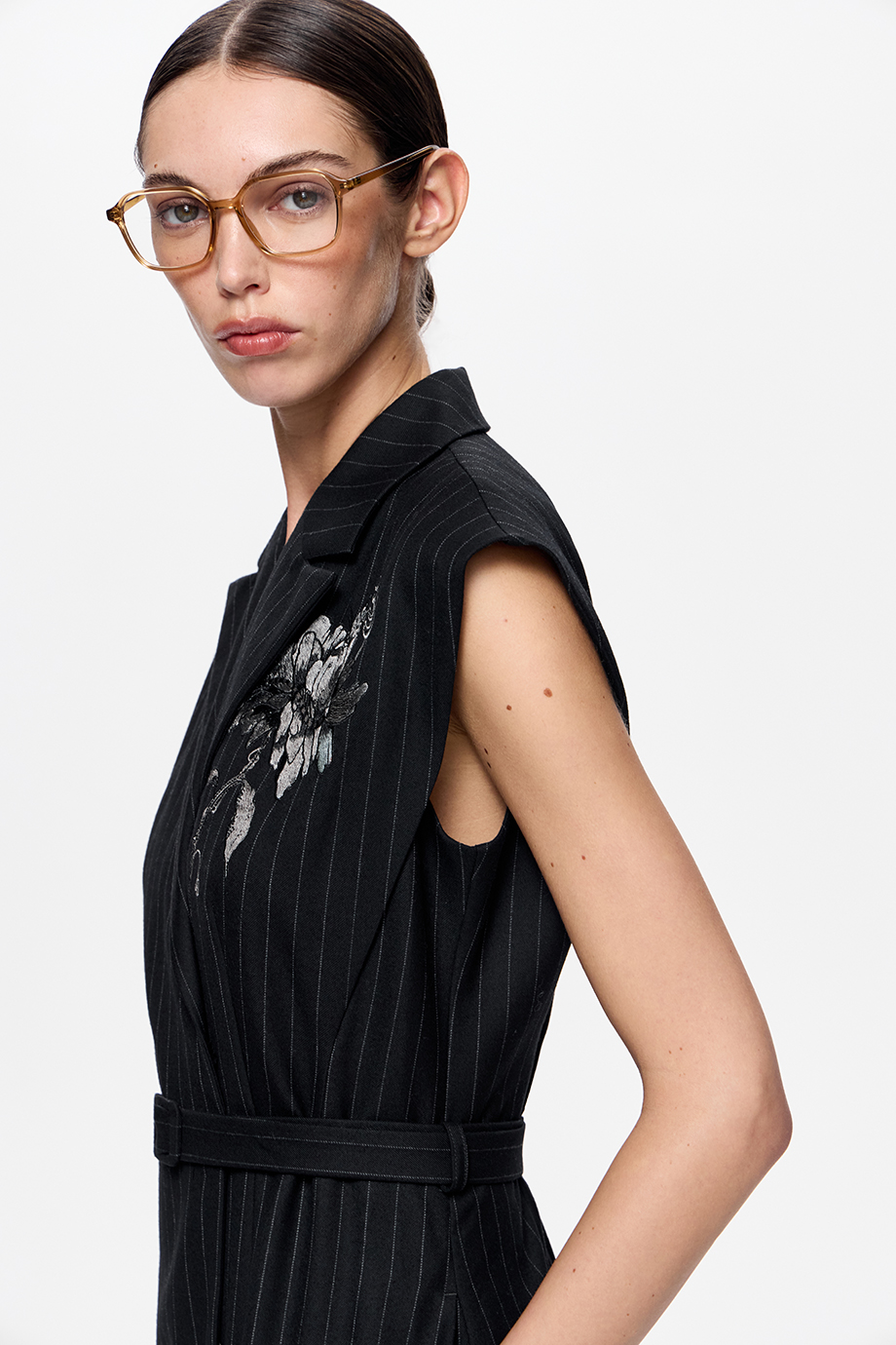 Платье-жилет с вышивкой