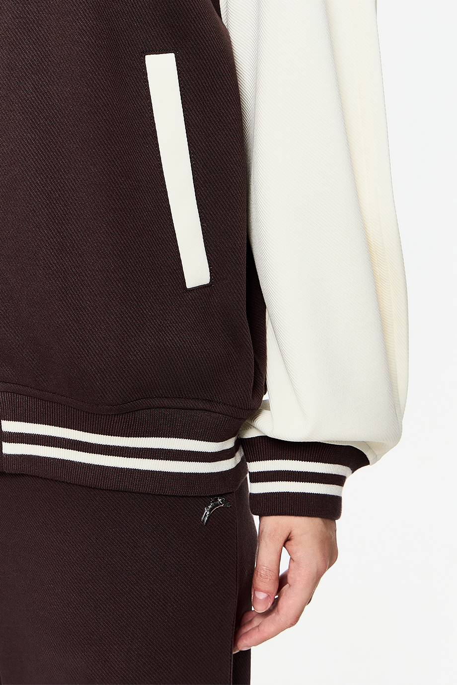 Бомбер с вышивкой