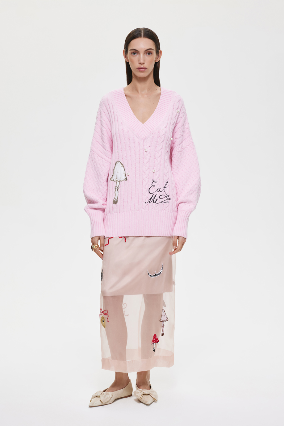 Джемпер с косами и вышивками