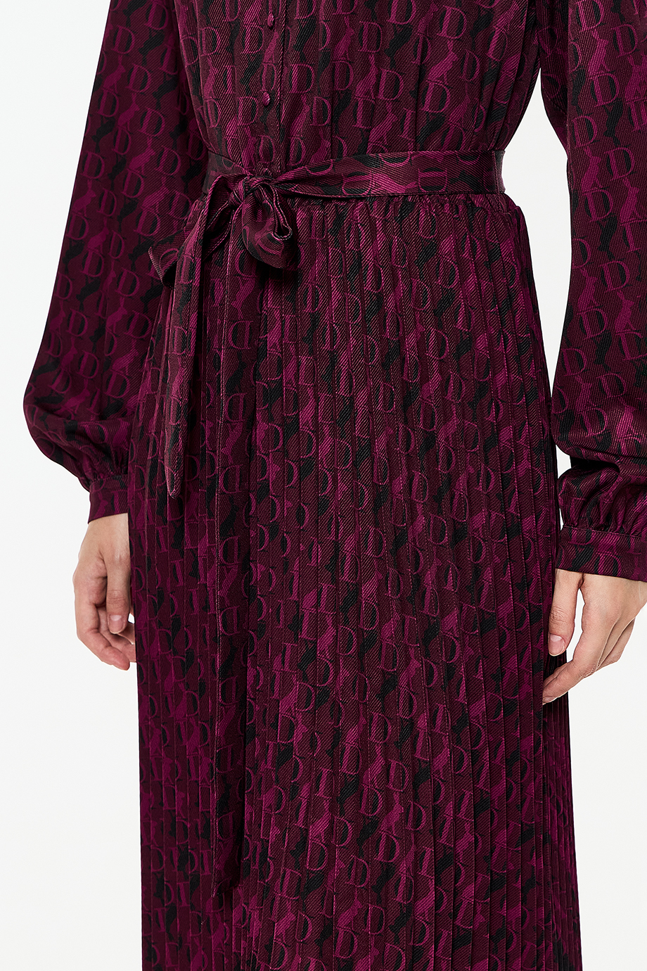 Платье с юбкой-плиссе