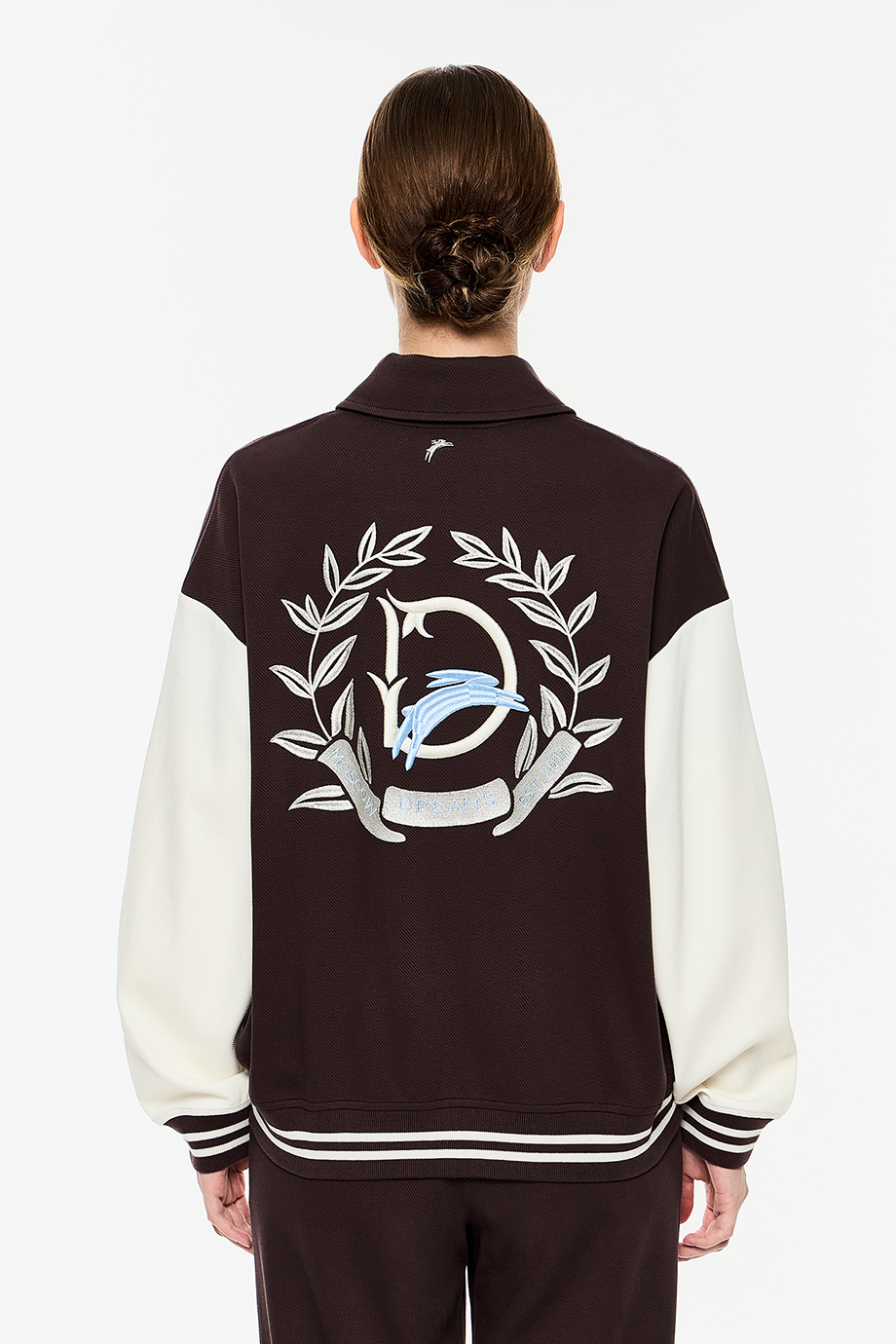 Бомбер трикотажный с вышивкой