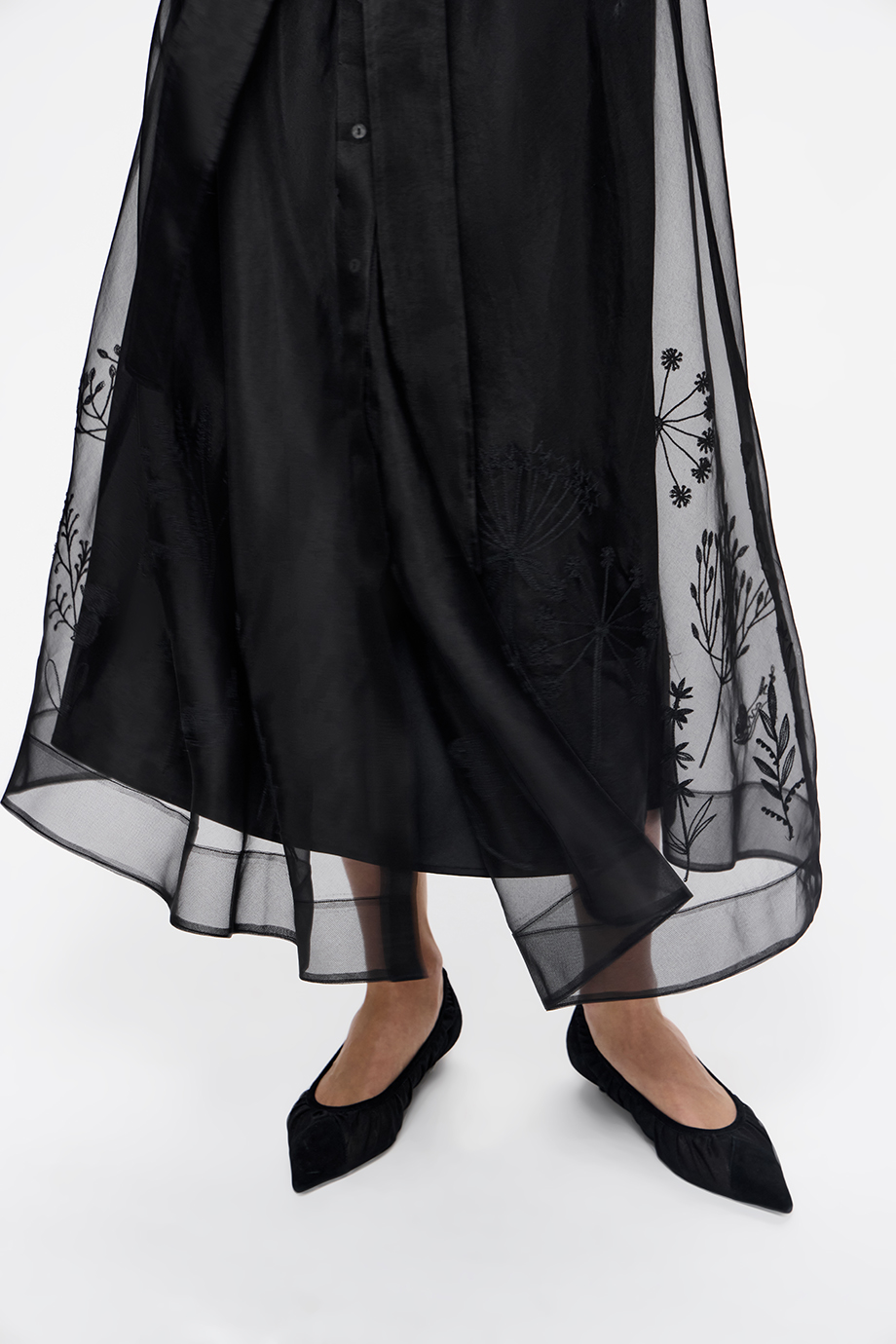 Платье из шелковой органзы с вышивкой