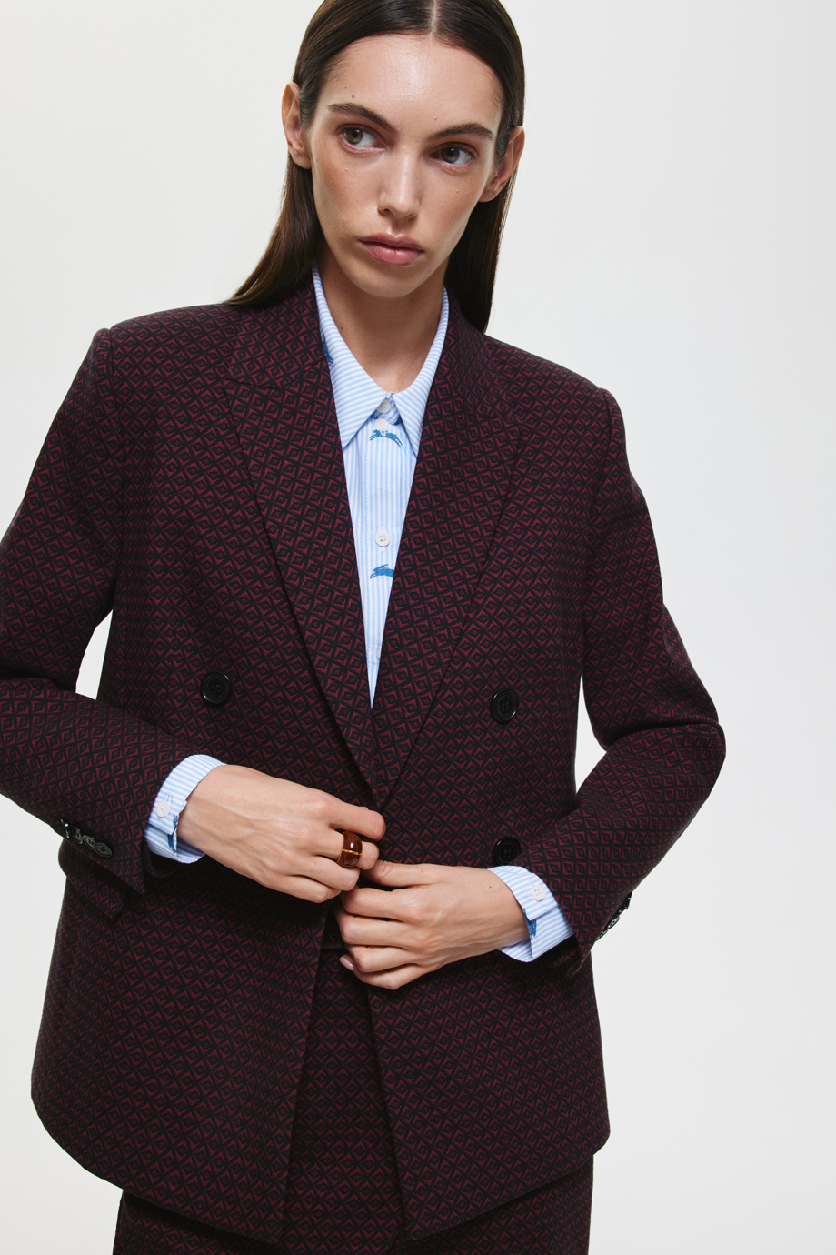 Жакет полуприлегающий из жаккарда