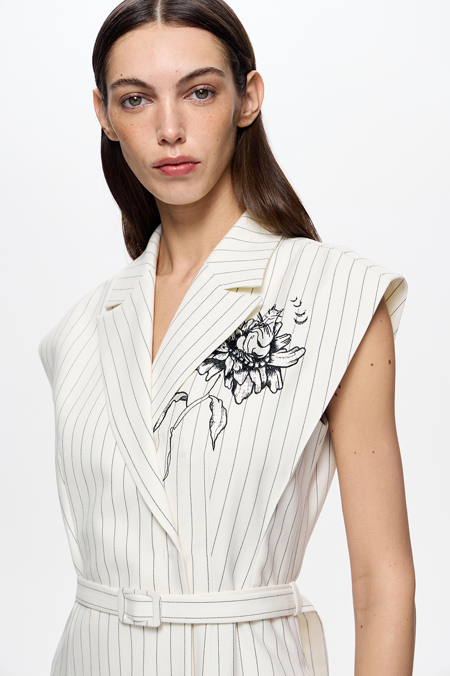 Платье-жилет с вышивкой