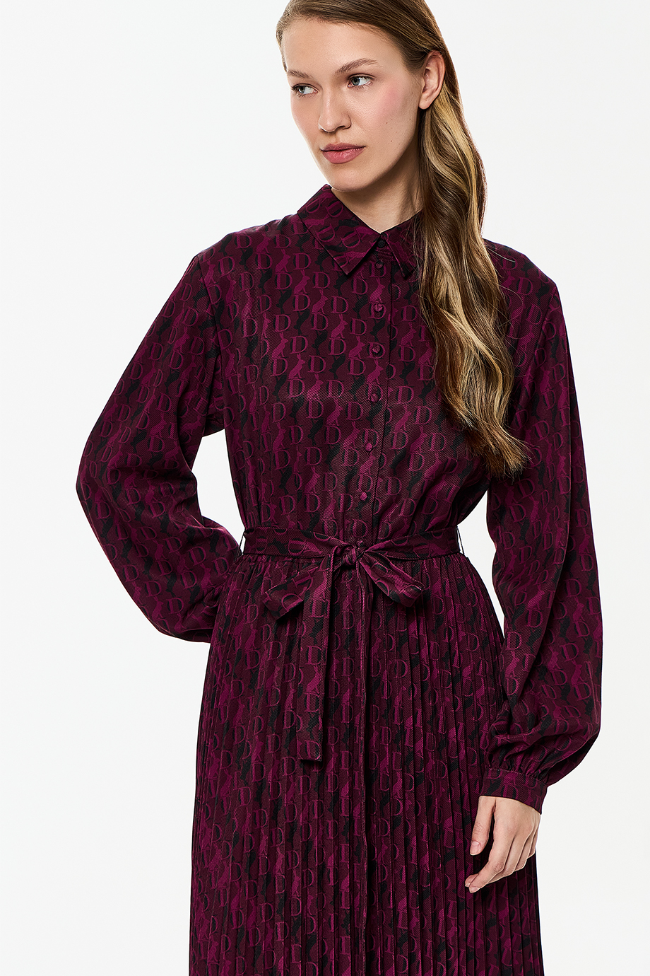 Платье с юбкой-плиссе