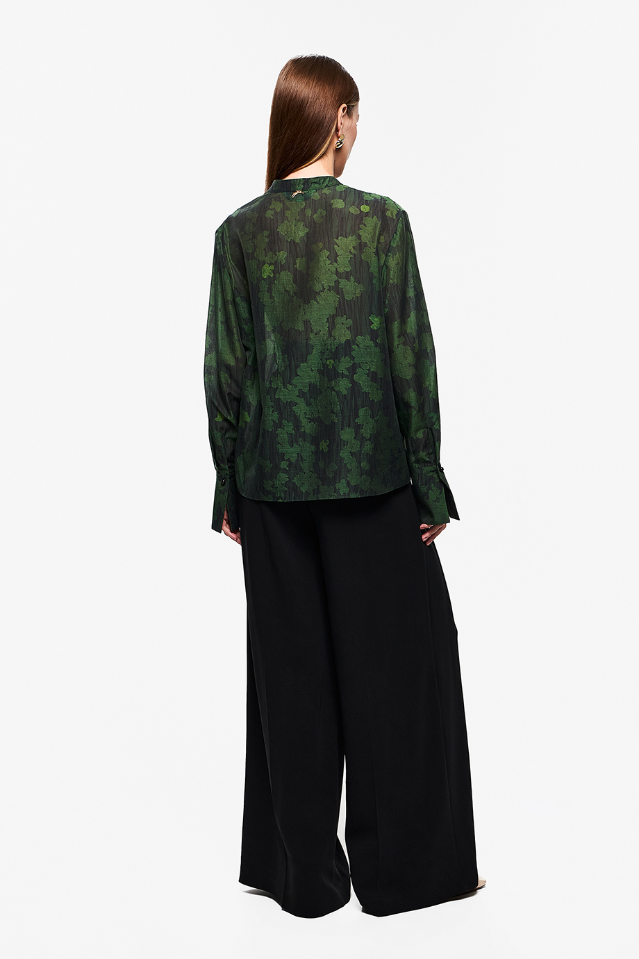 Широкие брюки с защипами