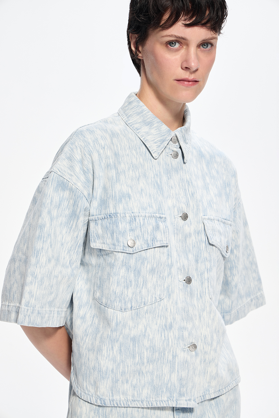 Джинсовая рубашка