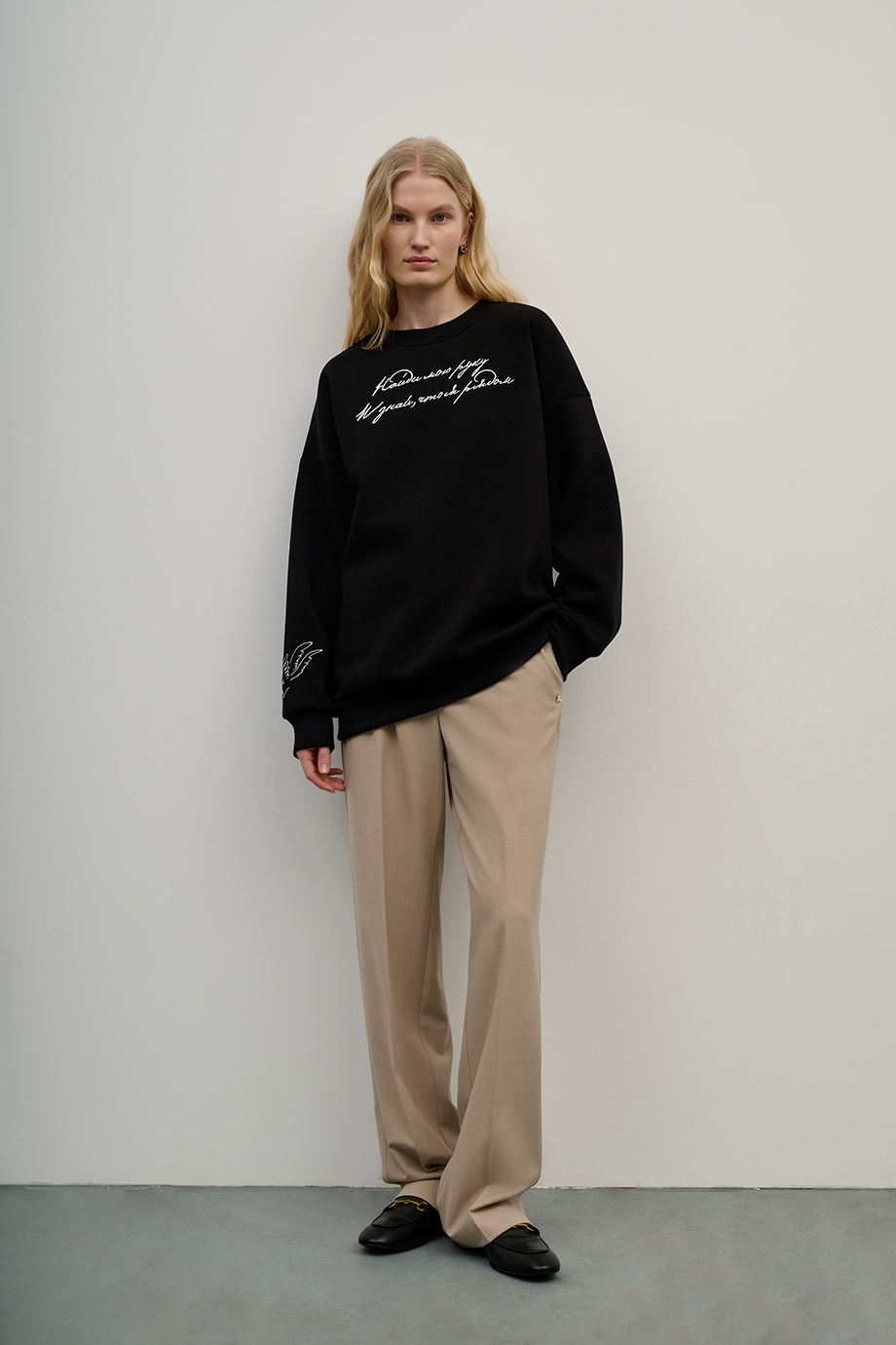 Свитшот с вышивкой