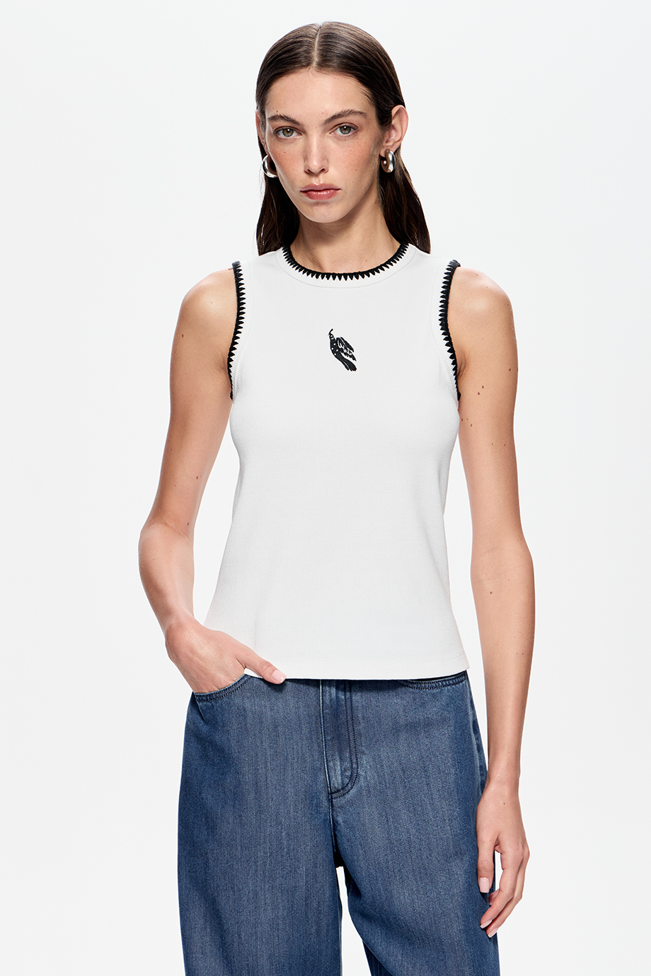 Топ трикотажный с вышивкой