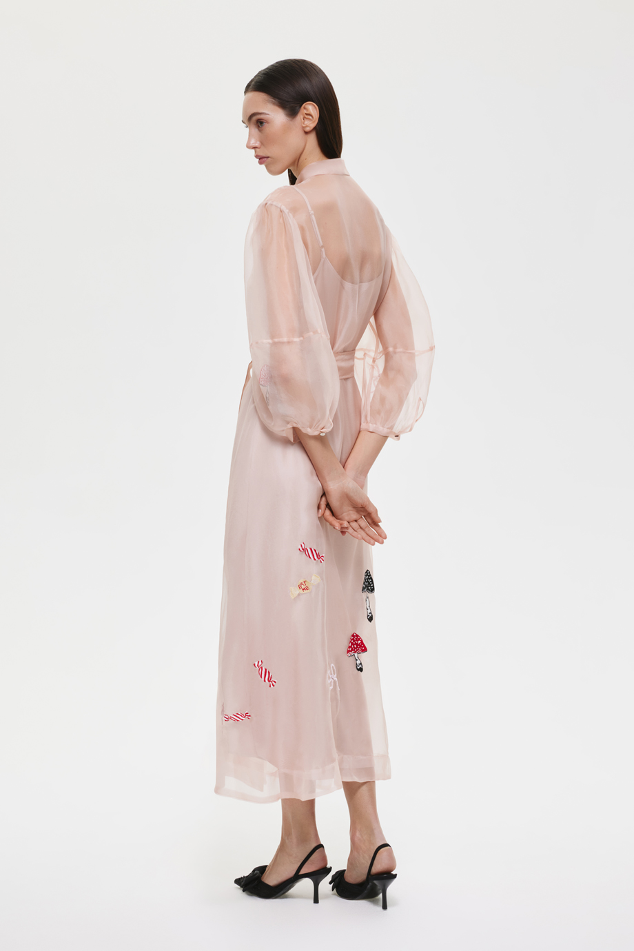 Платье из шелковой органзы с вышивкой