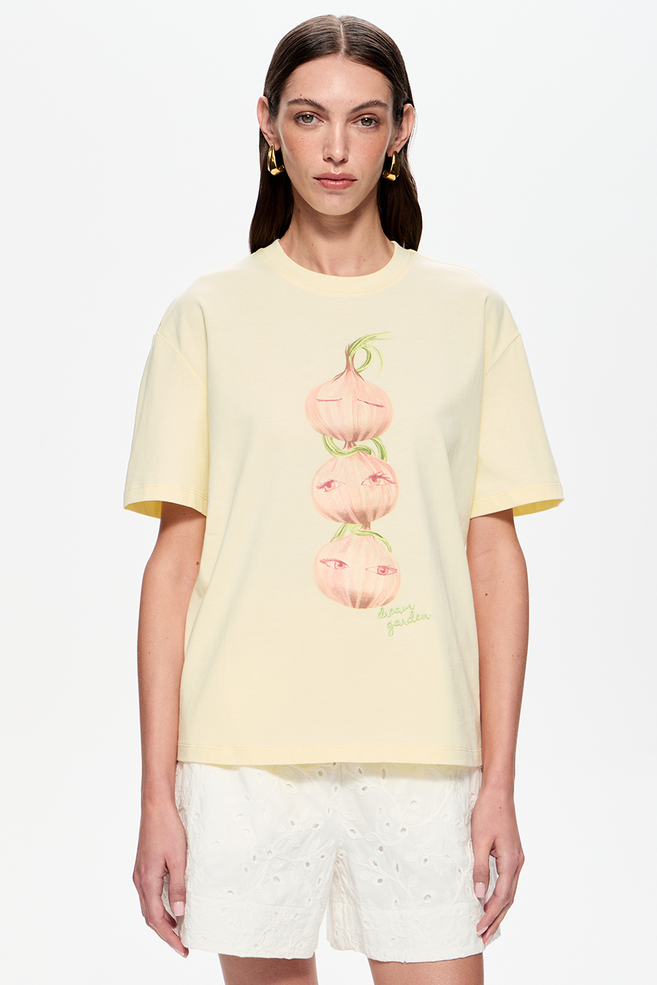 Футболка с принтом и вышивкой