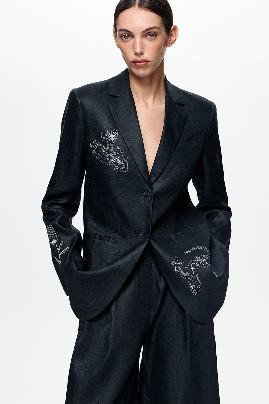 Жакет льняной с вышивками