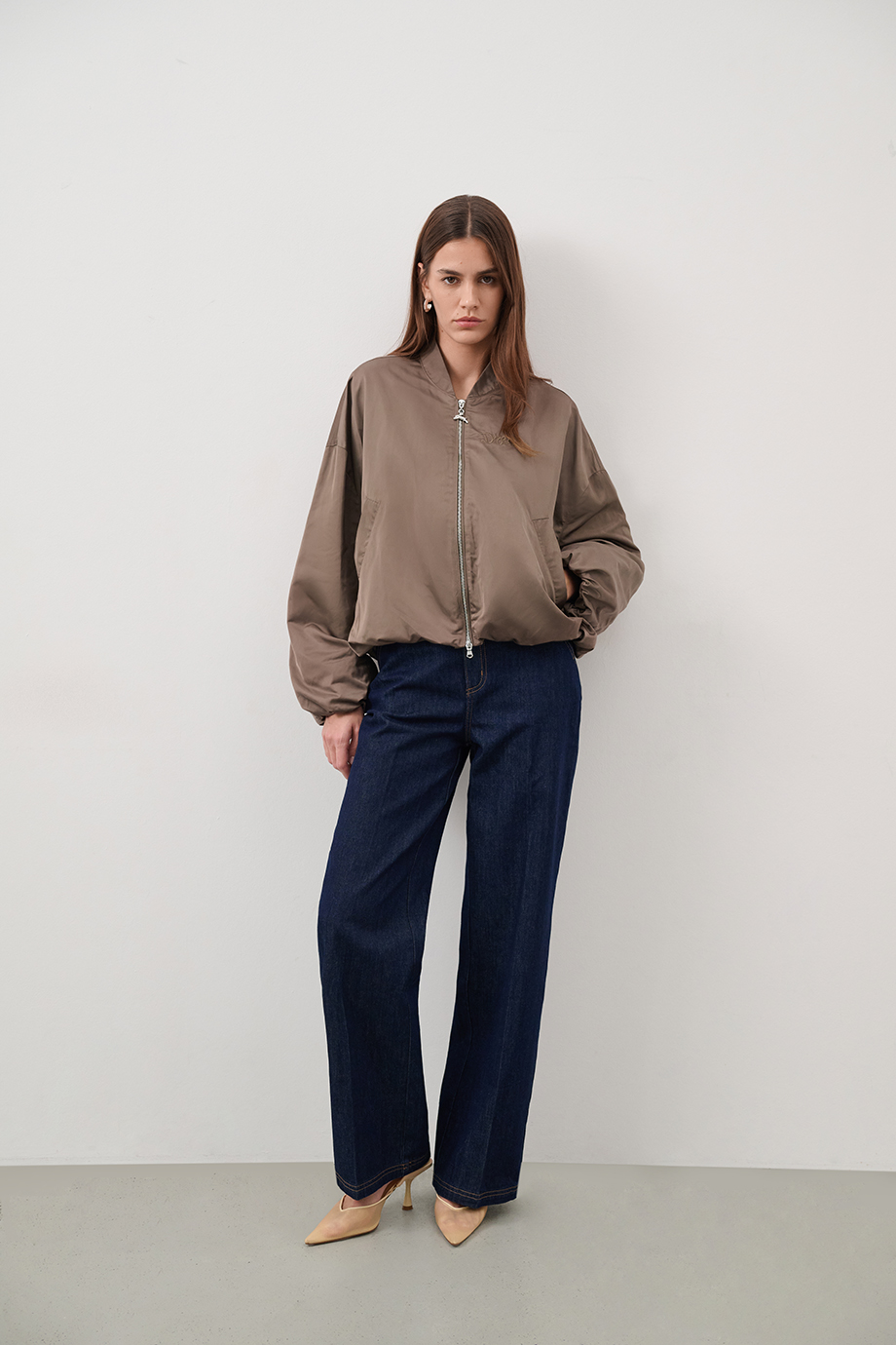 Бомбер с вышивкой