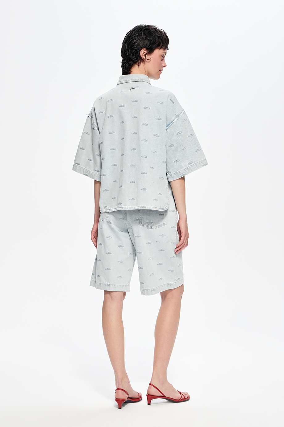 Джинсовая рубашка