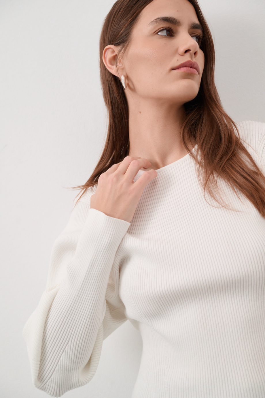 Джемпер с объемными рукавами