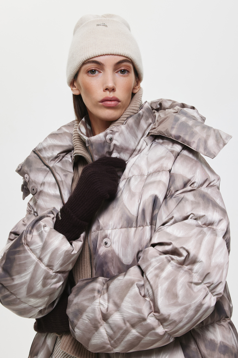 Пуховик удлиненный с принтом