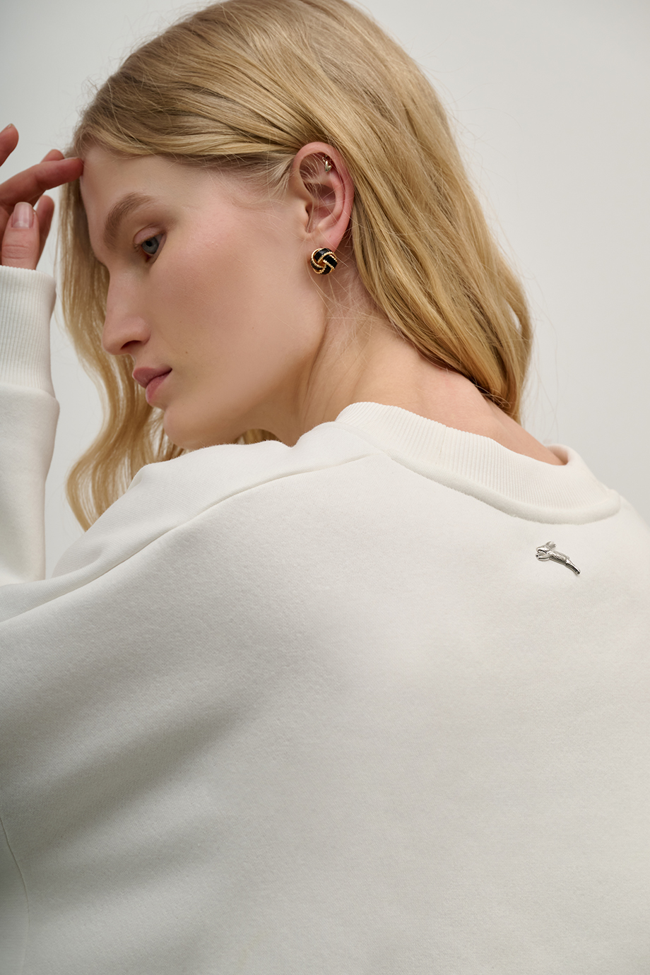 Свитшот с вышивкой