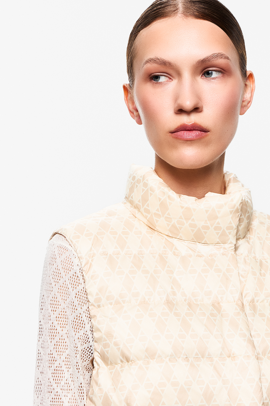 Пуховый жилет