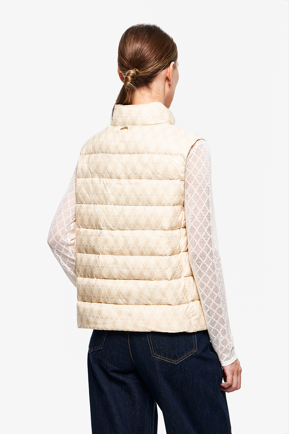 Жилет пуховый с принтом