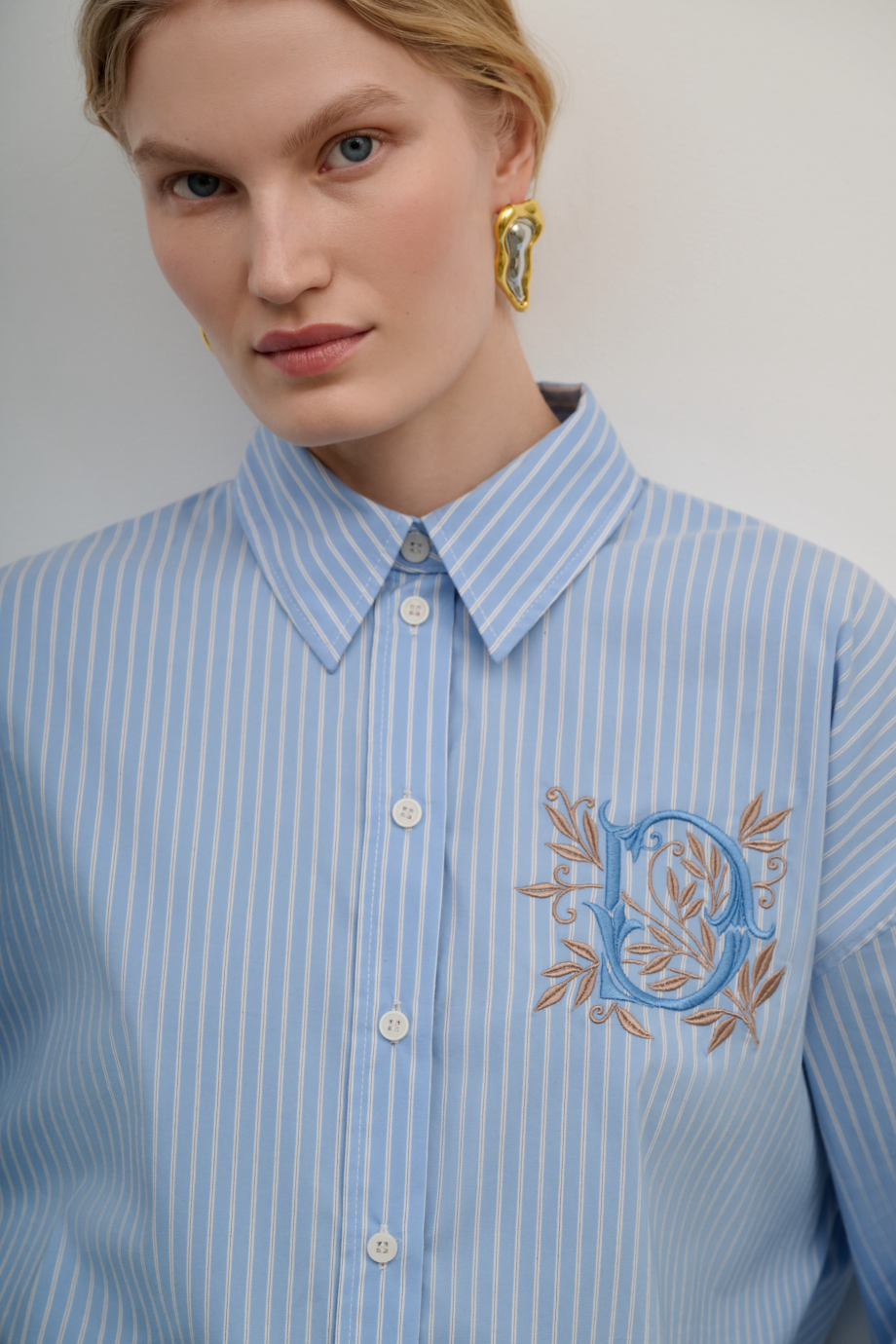 Рубашка свободная с вышивкой