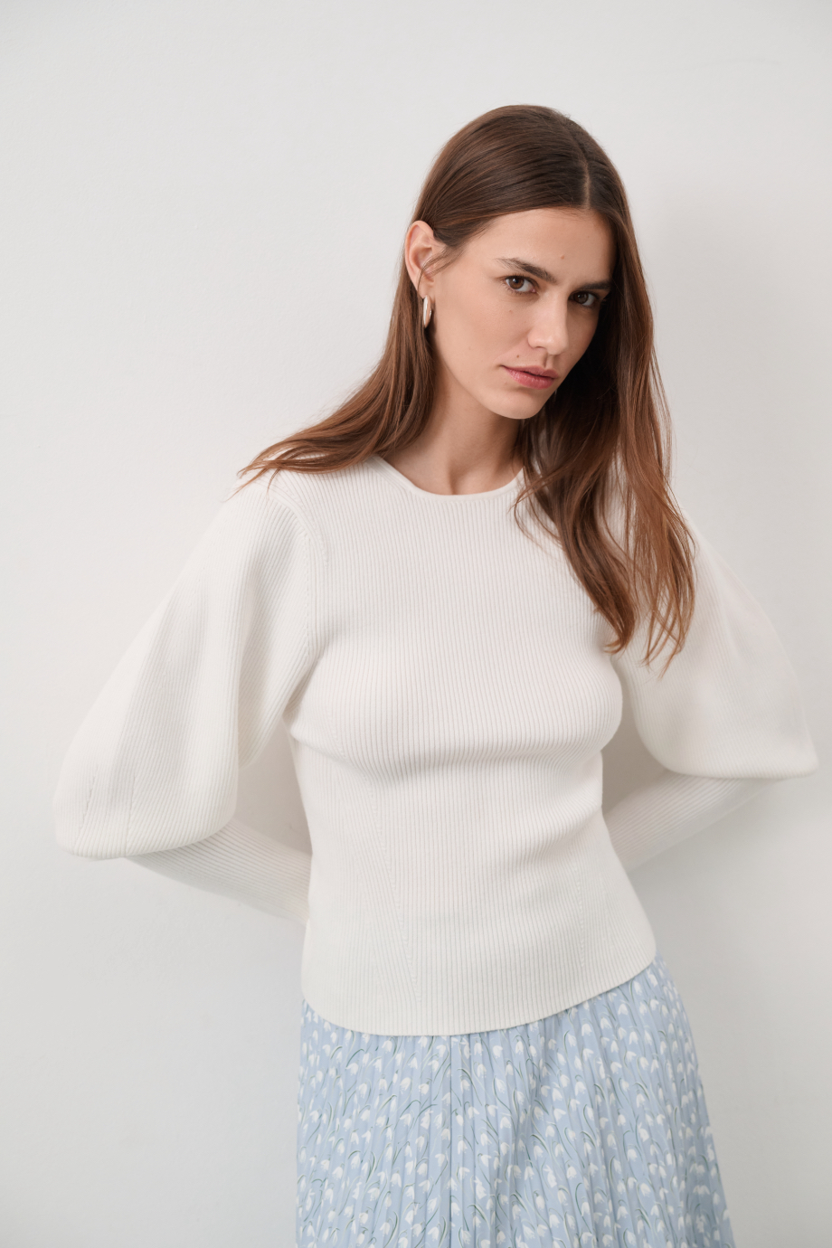 Джемпер с объемными рукавами