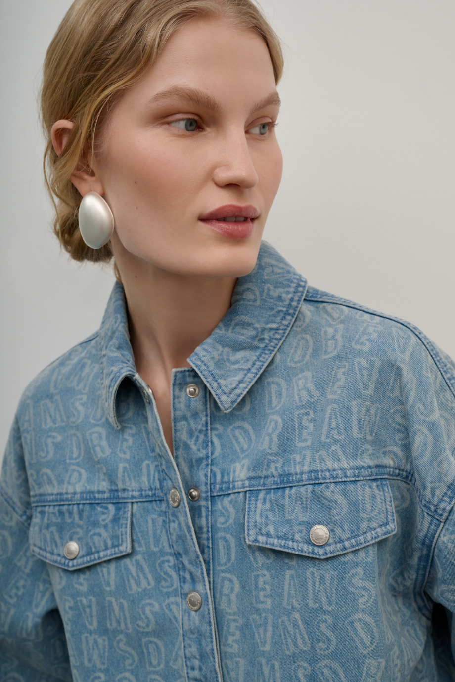 Джинсовая рубашка
